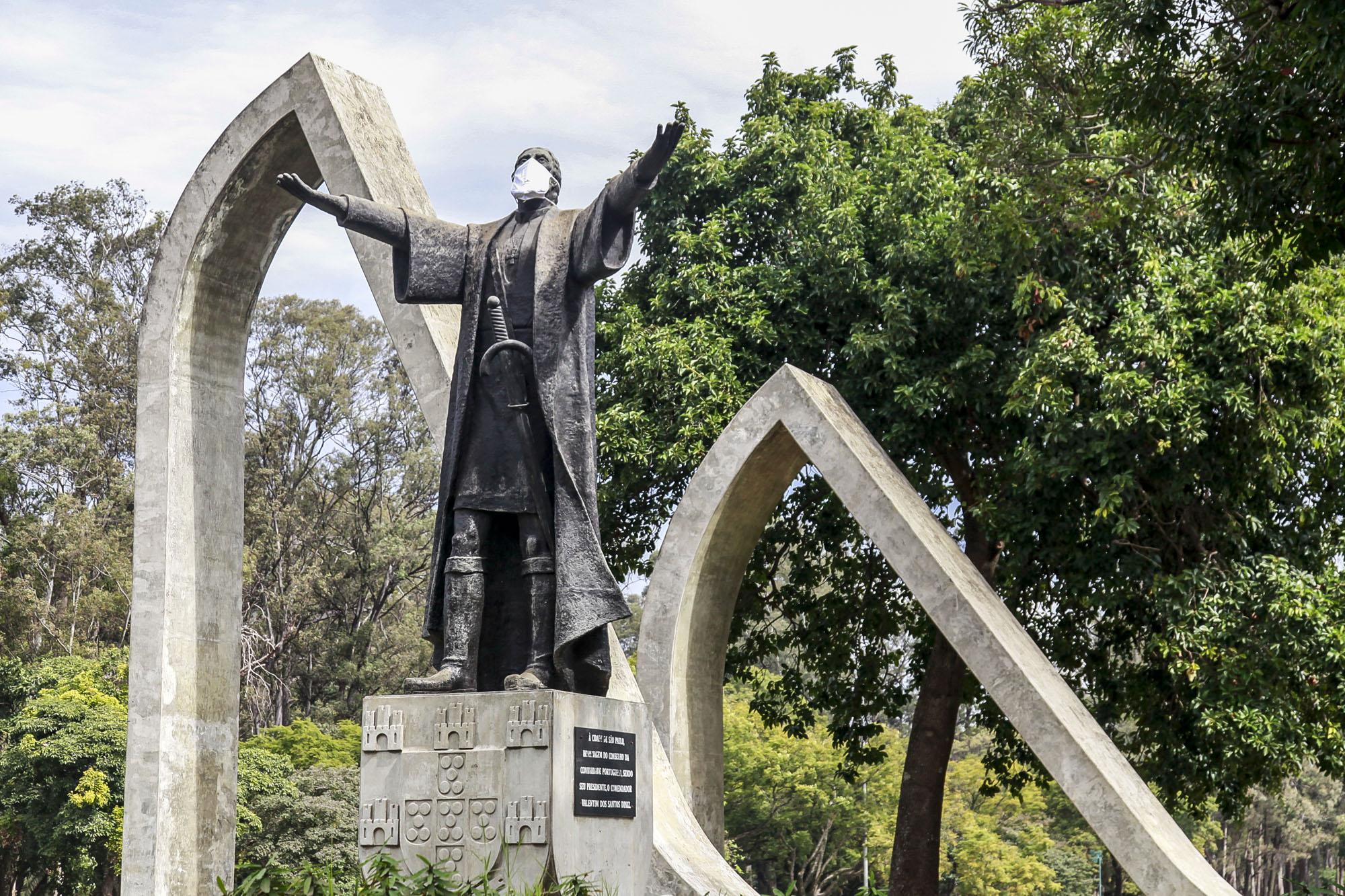 Monumento a Pedro Álvares de Cabral  com máscara